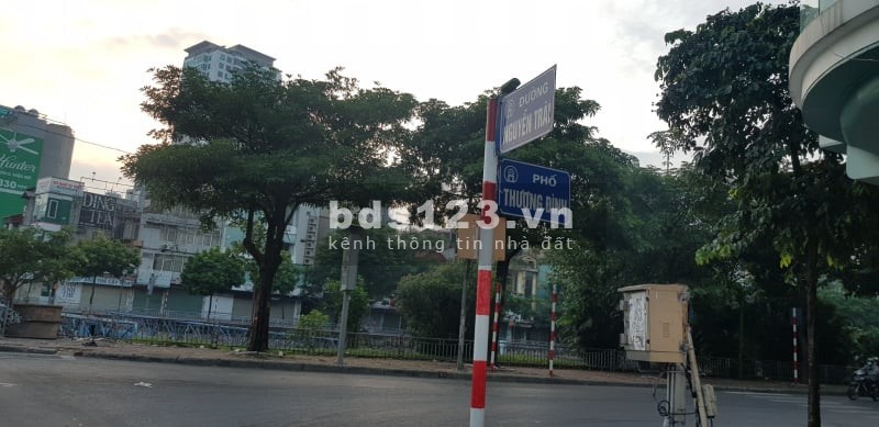 Bán nhà mặt tiền 2 mặt phố Nguyễn Trãi Thượng Đình, Thanh Xuân, dt 98m2, MT 8.1m, giá 30 tỷ