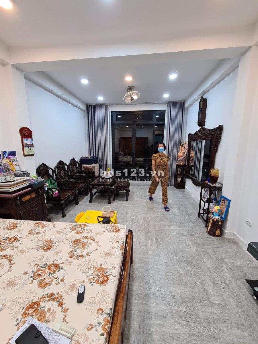 Bán căn hộ cao cấp chính chủ Đại Sứ Quán, Tây Hồ, giá rẻ nhất khu vực 20 tỷ bàn giao ngay