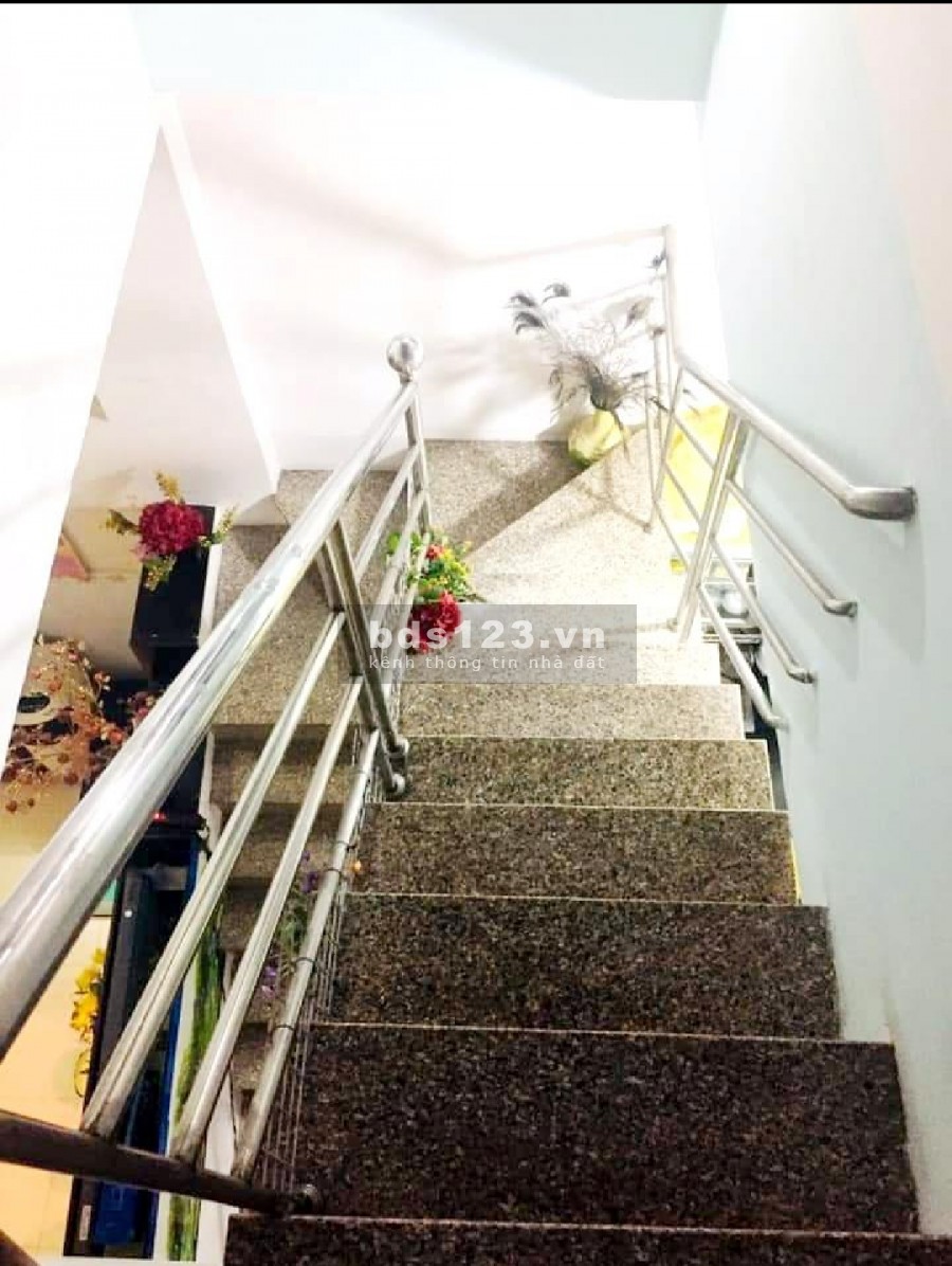 Bán nhà Lê Văn Lương, Quận 7, đúc kiên cố 2 lầu, diện tích sử dụng 50m2, giá 3.9 tỷ