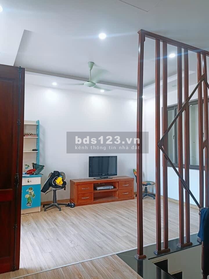 Bán nhà Thạch Bàn diện tích cực rộng 85m2, cách trung tâm aeon mall Long Biên 2km, giá 6 tỷ