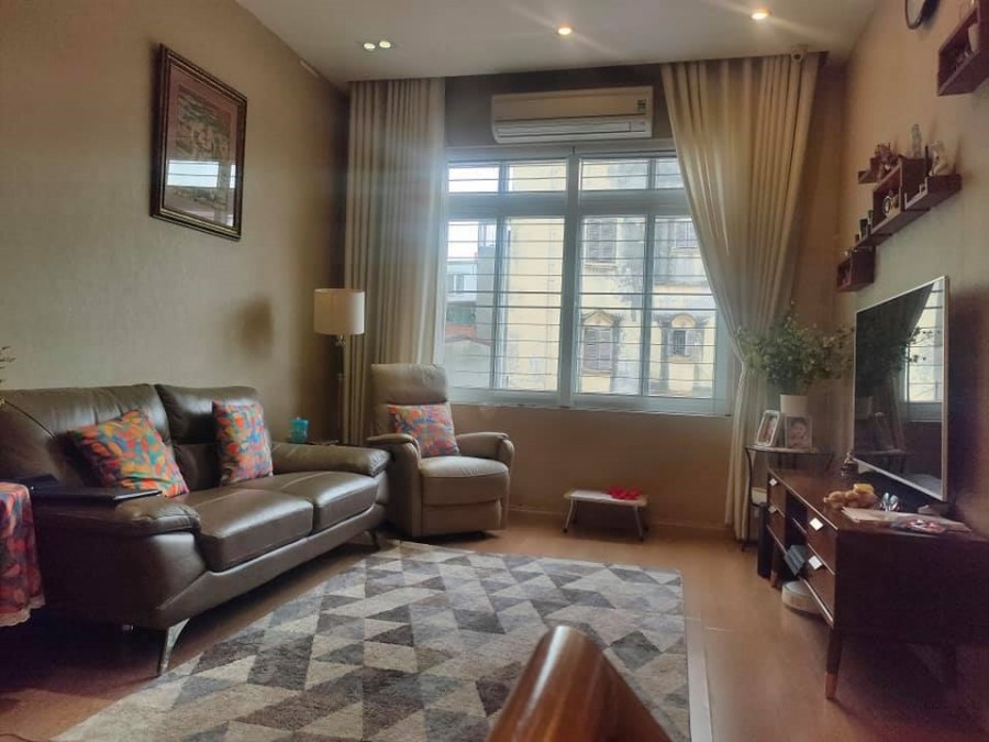 Bán nhà Trần Quốc Hoàn Cầu Giấy ô tô kinh doanh, 5 tầng 56m2,…