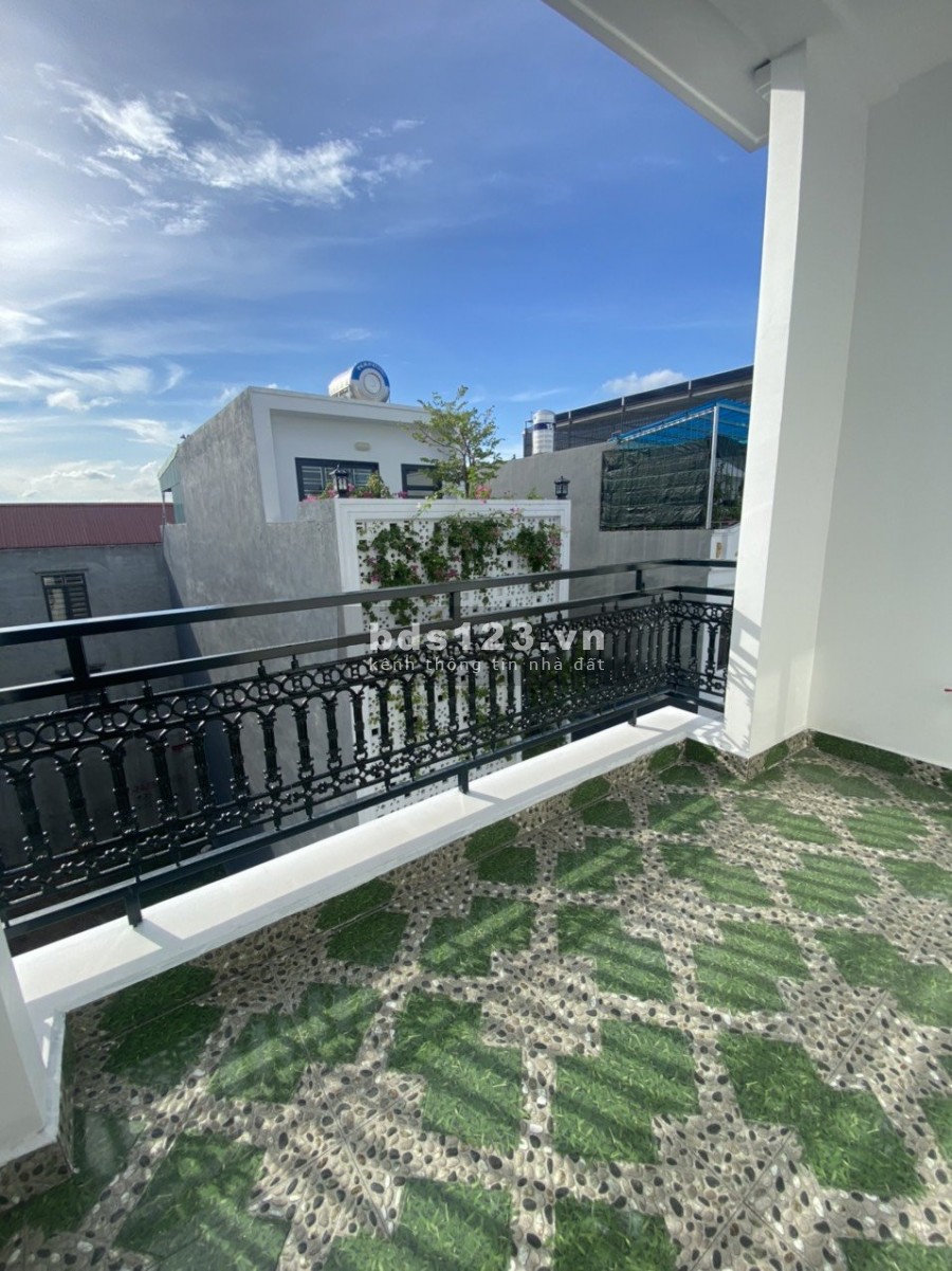 Bán nhà xây mới phong cách hiện đại pha cổ điển, nhà xây chắc chắn, thiết kế hiện đại