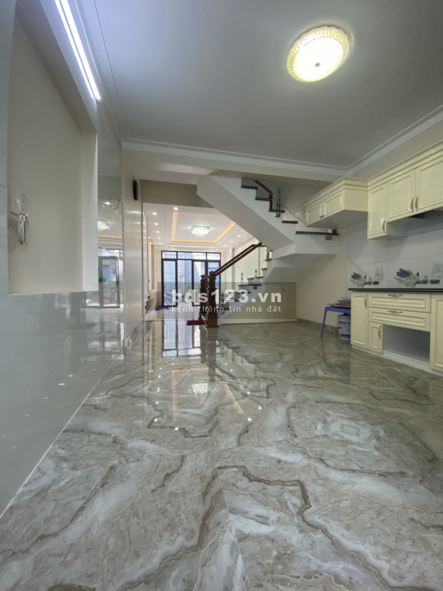 Bán nhà xây mới phong cách hiện đại pha cổ điển, nhà xây chắc chắn, thiết kế hiện đại