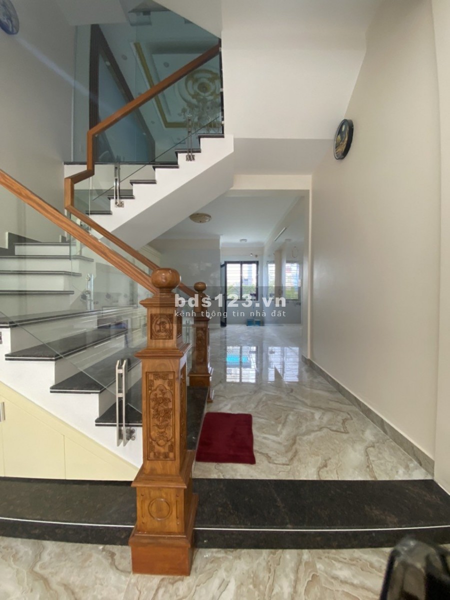 Bán nhà xây mới phong cách hiện đại pha cổ điển, nhà xây chắc chắn, thiết kế hiện đại