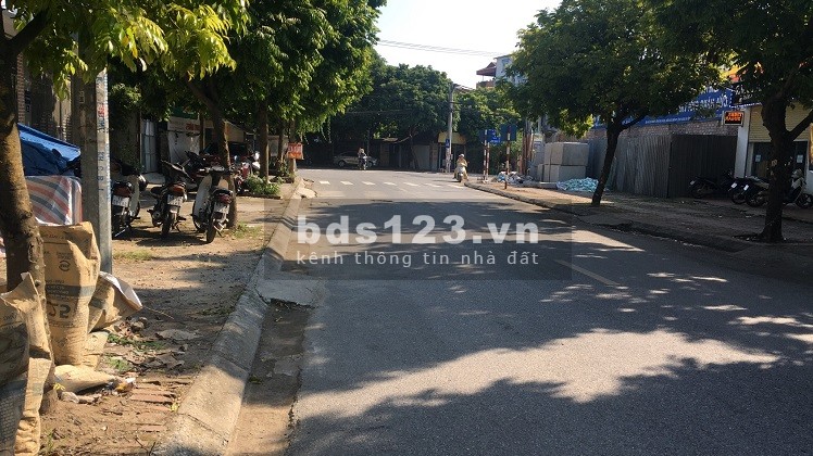 Bán nhà nguyên căn 4 tầng tại mặt phố Cầu Bây, gần giao lộ Vũ Xuân Thiều, giá 58 tỷ, thương lượng