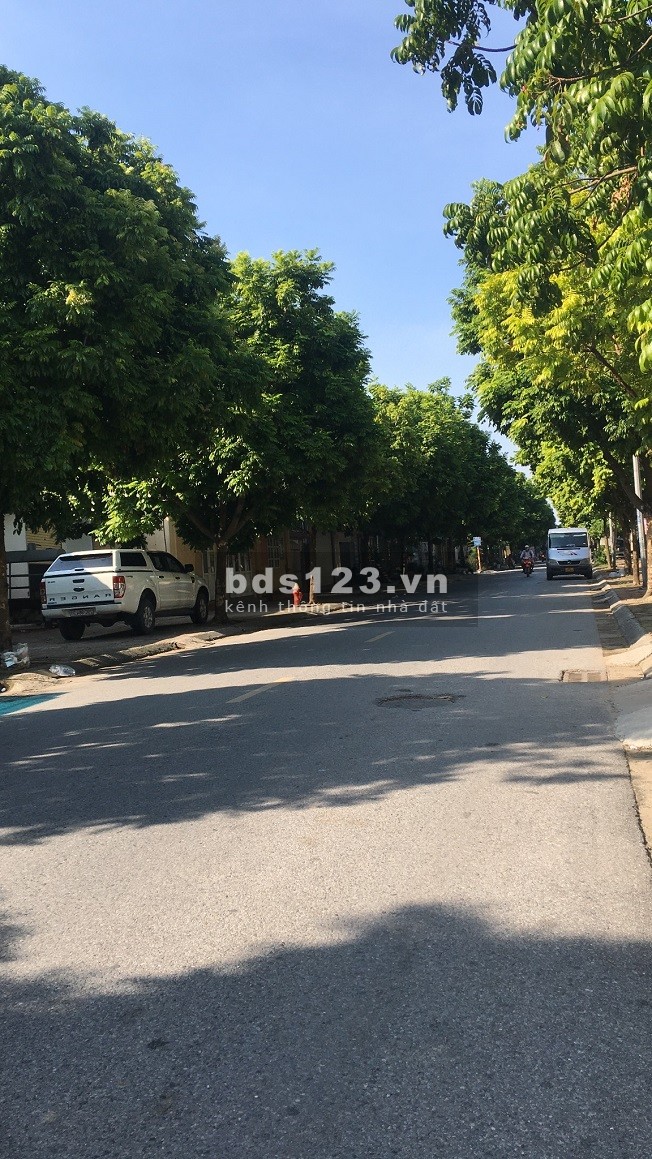 Bán nhà nguyên căn 4 tầng tại mặt phố Cầu Bây, gần giao lộ Vũ Xuân Thiều, giá 58 tỷ, thương lượng