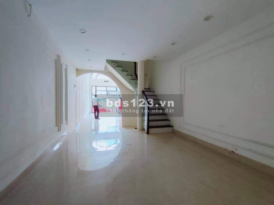 Bán nhà 70m, 5T, Mt 4,2m Phố Hồng Tiến, Long Biên, KD, Dòng tiền khủng, nhỉnh 20 tỷ, 0975299567.
