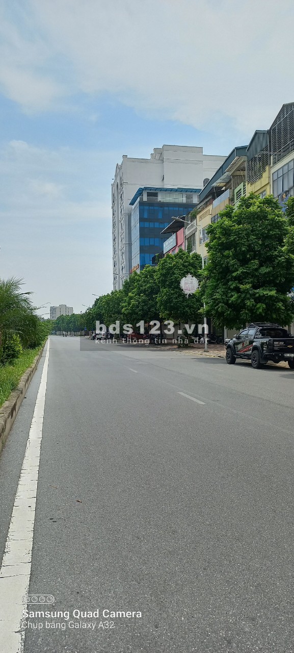 Bán nhà 70m, 5T, Mt 4,2m Phố Hồng Tiến, Long Biên, KD, Dòng tiền khủng, nhỉnh 20 tỷ, 0975299567.