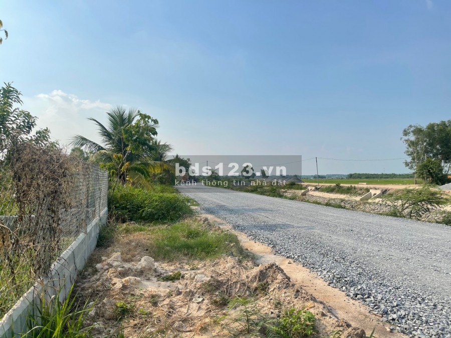 Đất mặt tiền đường view kênh Đức Lập xã Trung Lập Hạ đường thông Nguyễn thị Rành