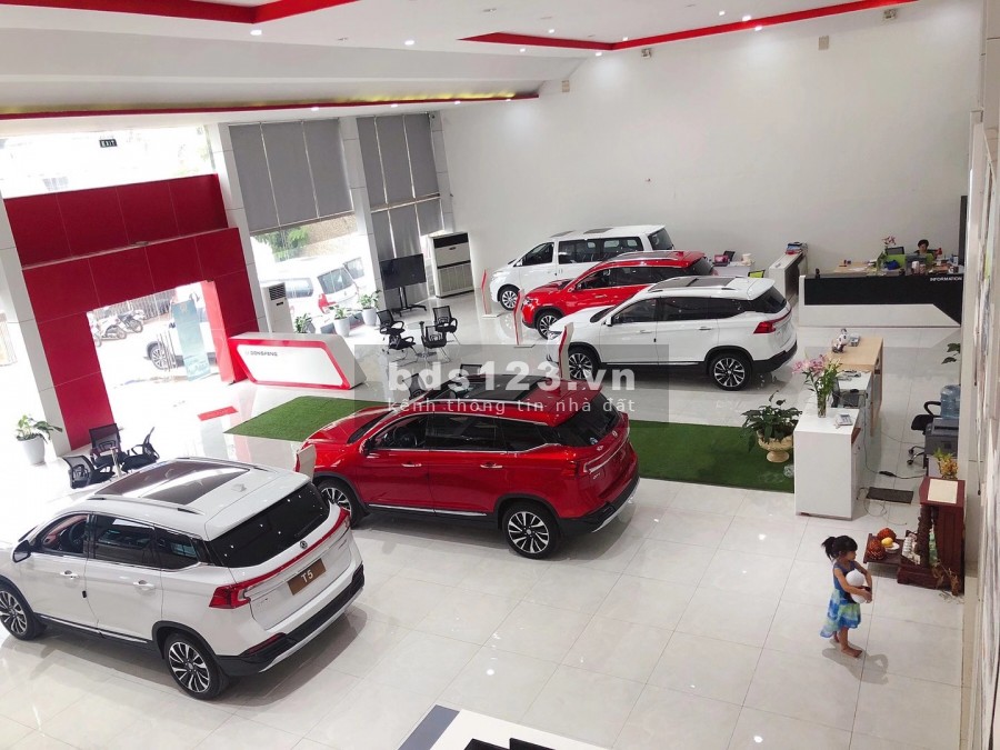 Sang mặt bằng showroom xe hơi tại Tp. Thủ Đức, giá 250 triệu/tháng, liên hê 0912673515