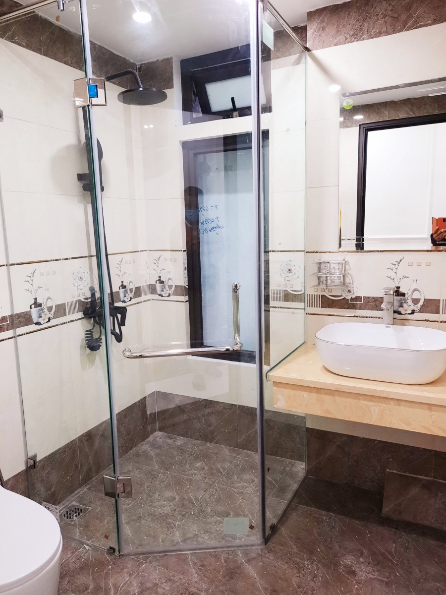 Nhà ngõ 260 Phố Chợ Khâm Thiên, Đống Đa, 47m2, 5T mới, sân cổng riêng 4,05 tỷ