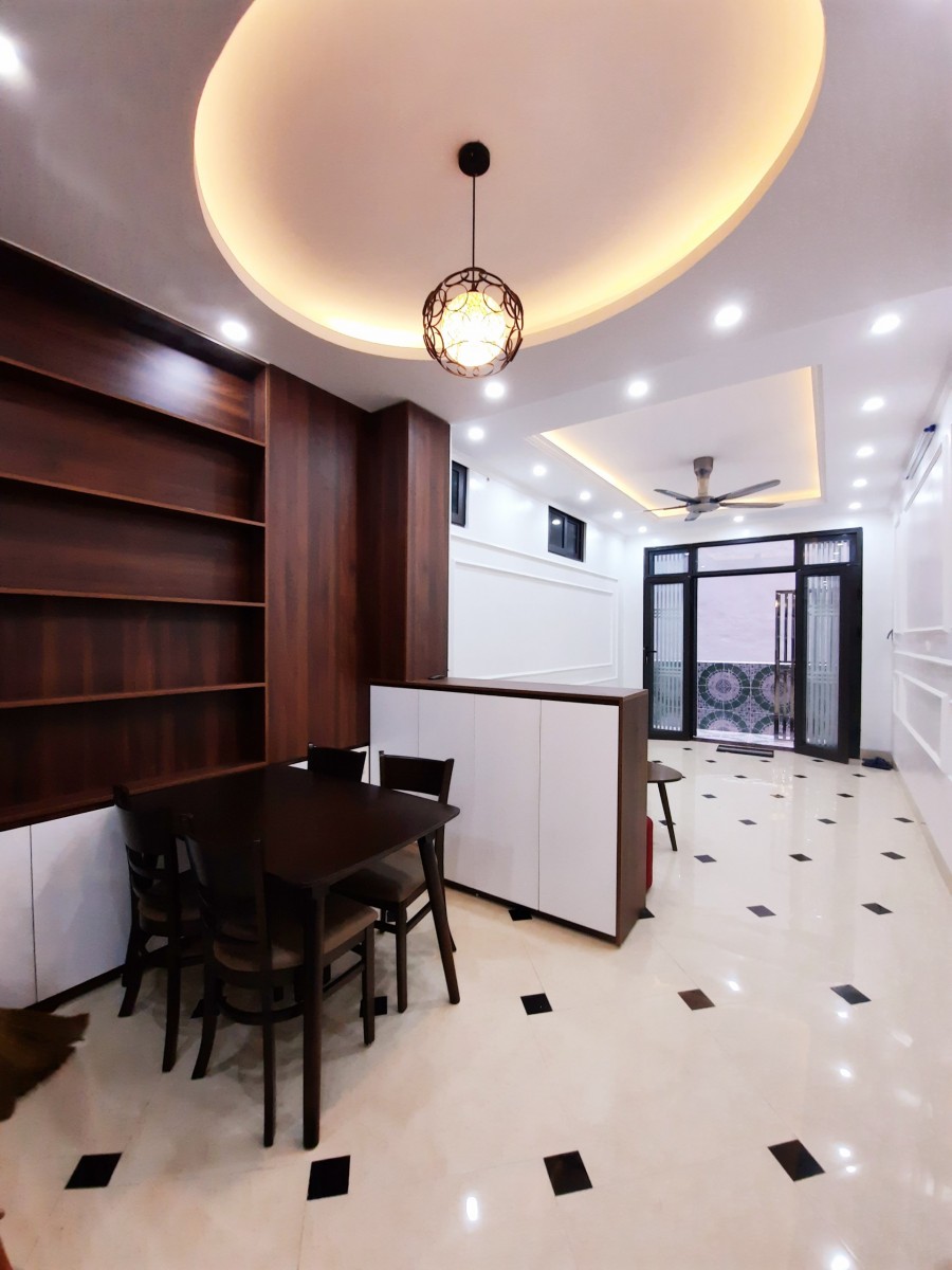 Nhà ngõ 260 Phố Chợ Khâm Thiên, Đống Đa, 47m2, 5T mới, sân cổng riêng 4,05 tỷ