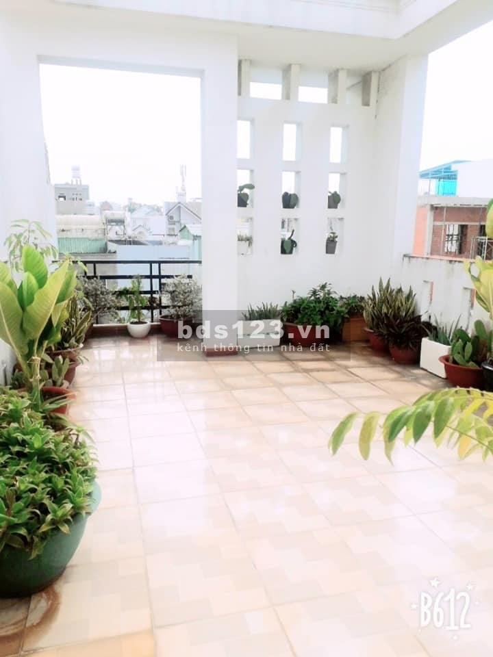 Bán nhà nguyên căn 4 tầng đúc, xe hơi đỗ cửa, diện tích đẹp giá hot nhất giá 7.5 tỷ, thương lượng