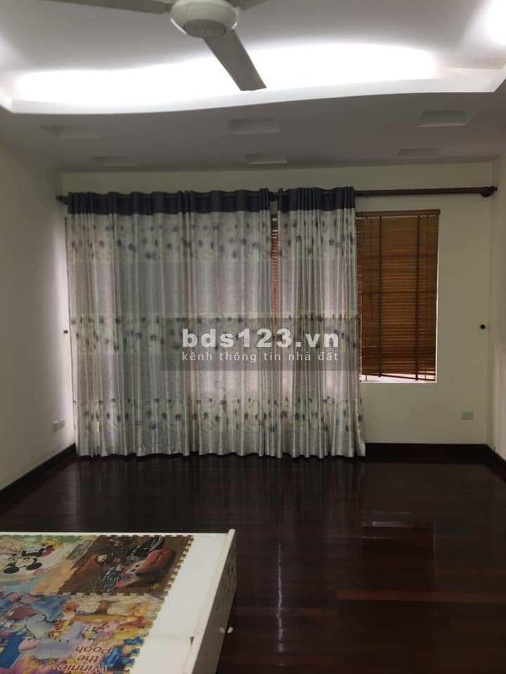 Bán nhà riêng nguyên căn vào ở luôn, phố Lĩnh Nam, diện tích 32m2, 5 tầng, giá bán 2.35 tỷ
