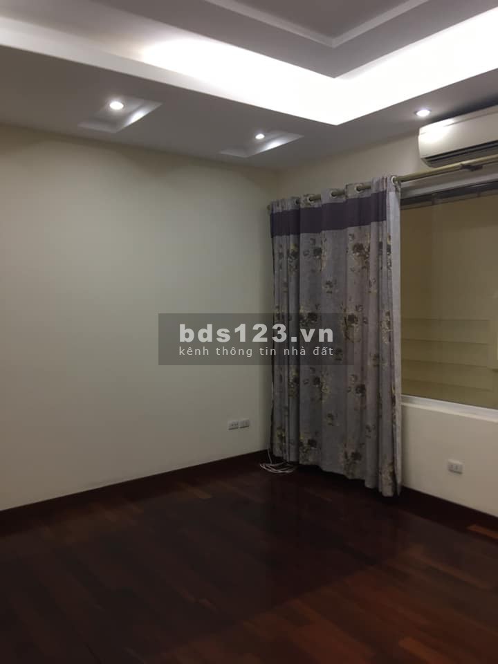 Bán nhà riêng nguyên căn vào ở luôn, phố Lĩnh Nam, diện tích 32m2, 5 tầng, giá bán 2.35 tỷ