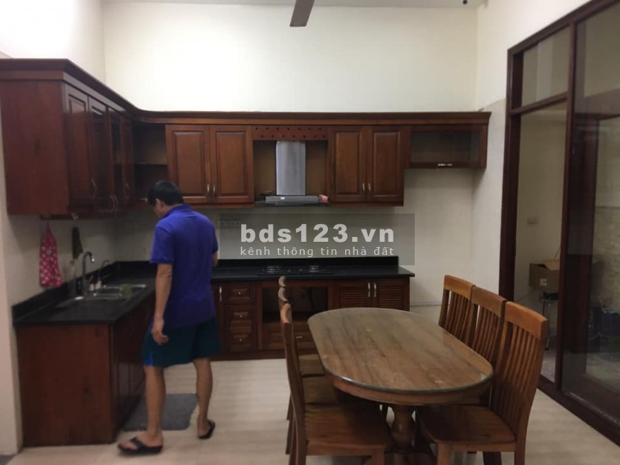 Bán nhà riêng nguyên căn vào ở luôn, phố Lĩnh Nam, diện tích 32m2, 5 tầng, giá bán 2.35 tỷ