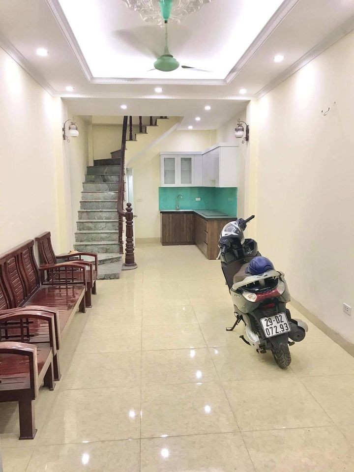 Mặt ngõ đường Láng Đống Đa 5 tầng mặt tiền 4.2m giá bán 3.25 tỷ lh 0902224679