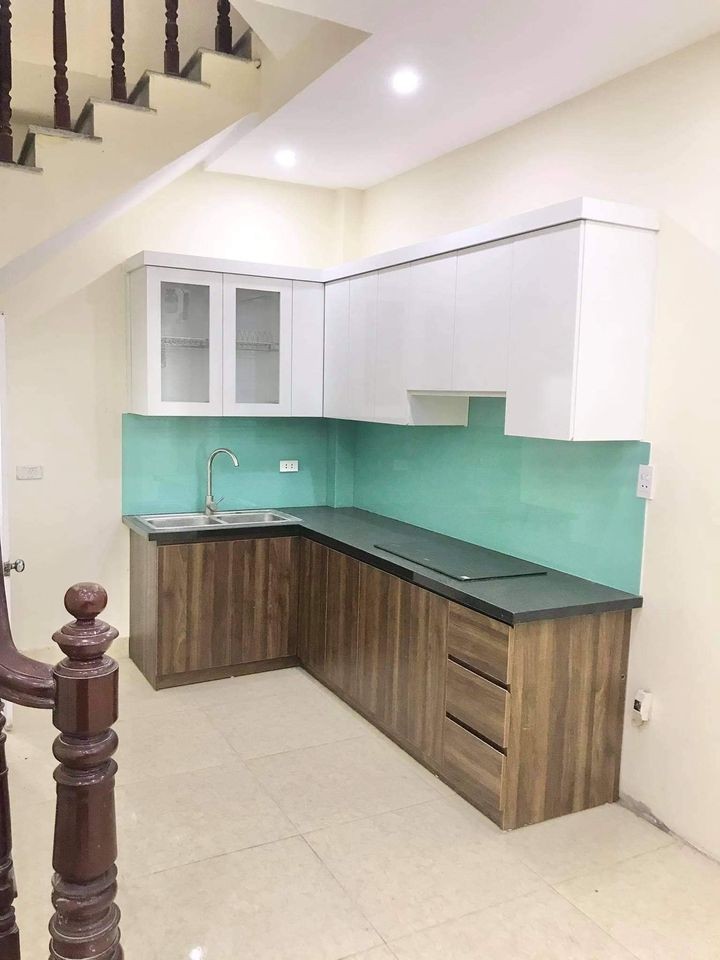 Mặt ngõ đường Láng Đống Đa 5 tầng mặt tiền 4.2m giá bán 3.25 tỷ lh 0902224679