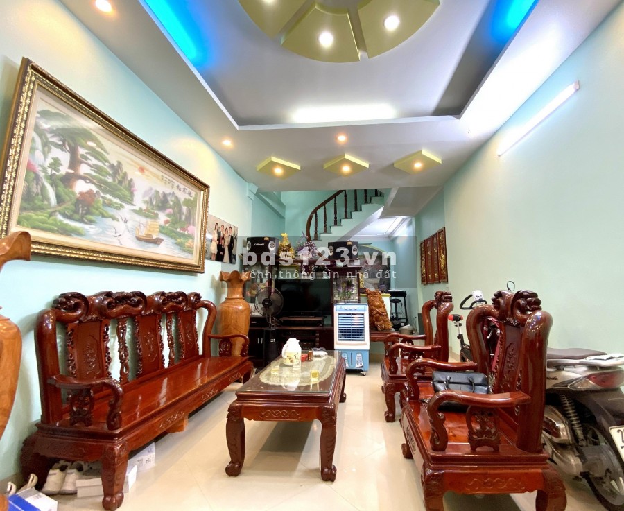 Bán Nhà Hoàng Như Tiếp dân xây gần phố 2 mặt tiền thoáng ngõ 3 gác thông diện tích 52m2