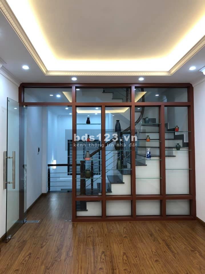 Bán nhà nguyên căn view hồ Thuỵ Khuế, diện tích 45m2, giá bán nhỉnh 7 tỷ, đúc 5 tầng