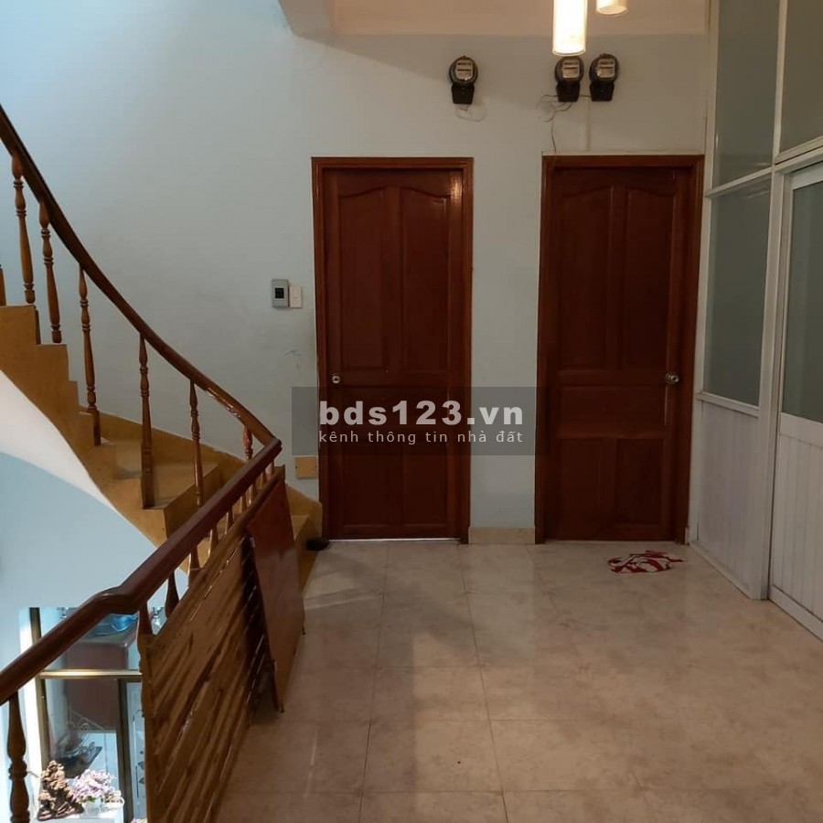 Cần bán nhà CMT8 Quận 10, HXH cách 5m, thuận lợi cho việc kinh doanh và cho thuê, chỉ 84tr/m2