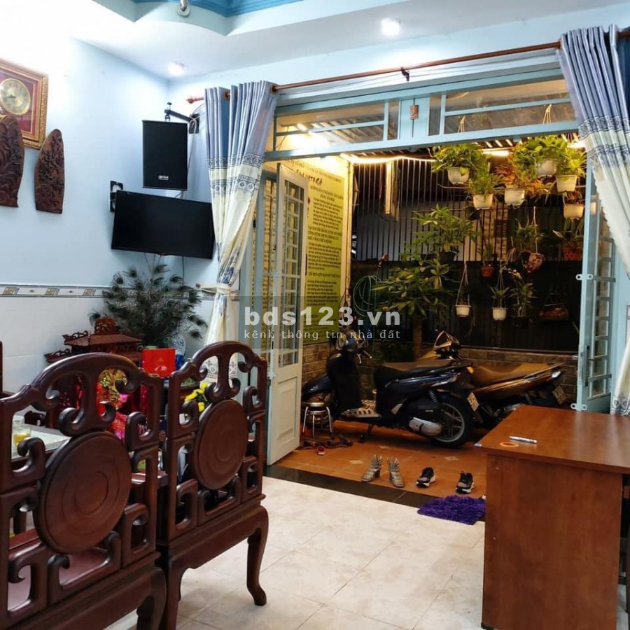Cần bán nhà CMT8 Quận 10, HXH cách 5m, thuận lợi cho việc kinh doanh và cho thuê, chỉ 84tr/m2