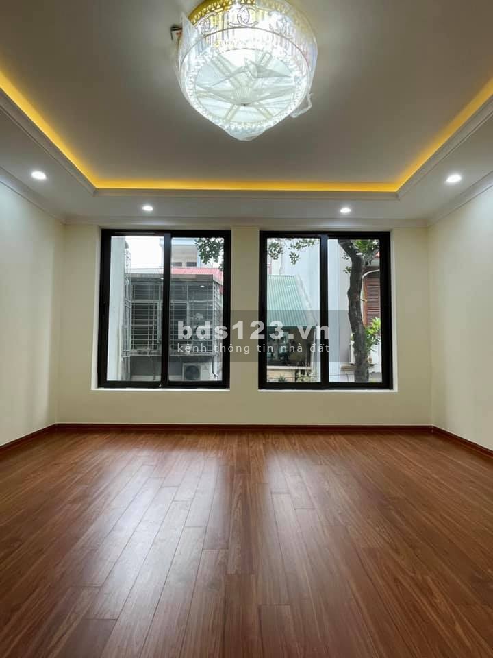 Bán nhà ngõ 102 Hoàng Đạo Thành, Thanh Xuân Hà Nội, dt 40m2, 6 tầng, ô tô vào nhà