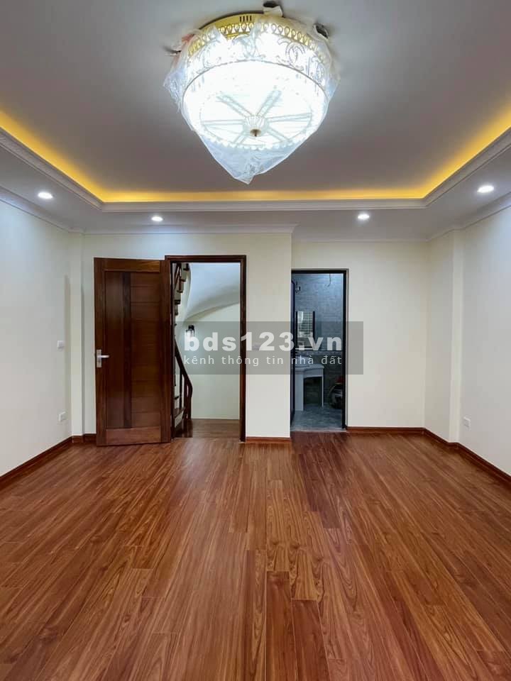 Bán nhà ngõ 102 Hoàng Đạo Thành, Thanh Xuân Hà Nội, dt 40m2, 6 tầng, ô tô vào nhà