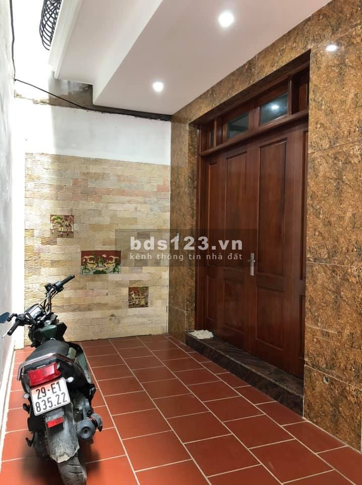 Bán nhà nguyên căn view hồ Thuỵ Khuế, diện tích 45m2, giá bán nhỉnh 7 tỷ, đúc 5 tầng
