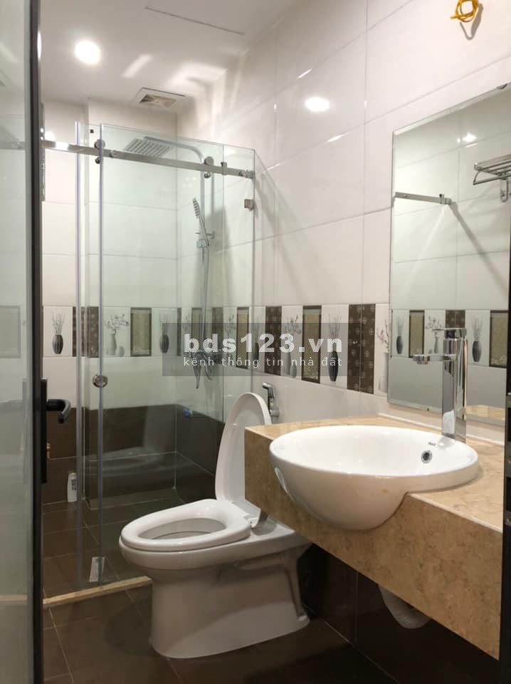 Bán nhà nguyên căn view hồ Thuỵ Khuế, diện tích 45m2, giá bán nhỉnh 7 tỷ, đúc 5 tầng