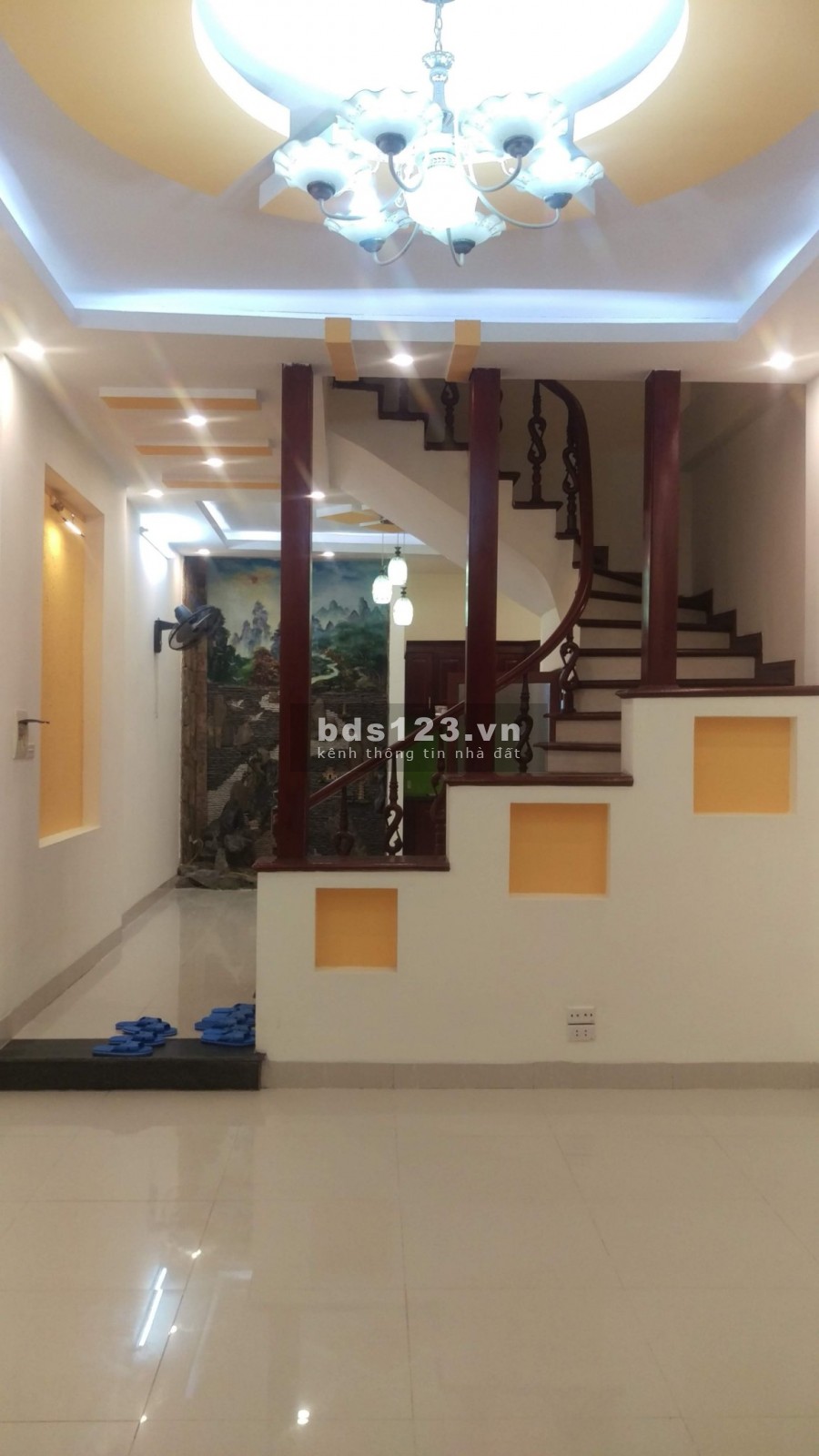 Bán nhà Cát Linh 43m2 5 tầng. Sát phố. Đẹp lung linh. Vào ở luôn. Giá 4.5 tỷ có TL