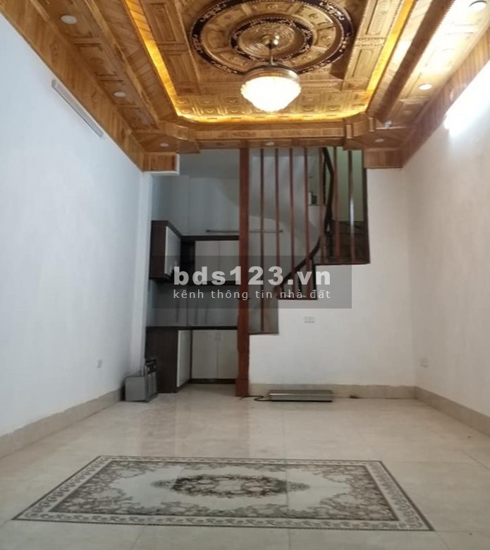 Bán nhà Khâm Thiên 25m2. Nhà đẹp ở luôn. Hàng xóm mặt phố. Giá 2.35 tỷ