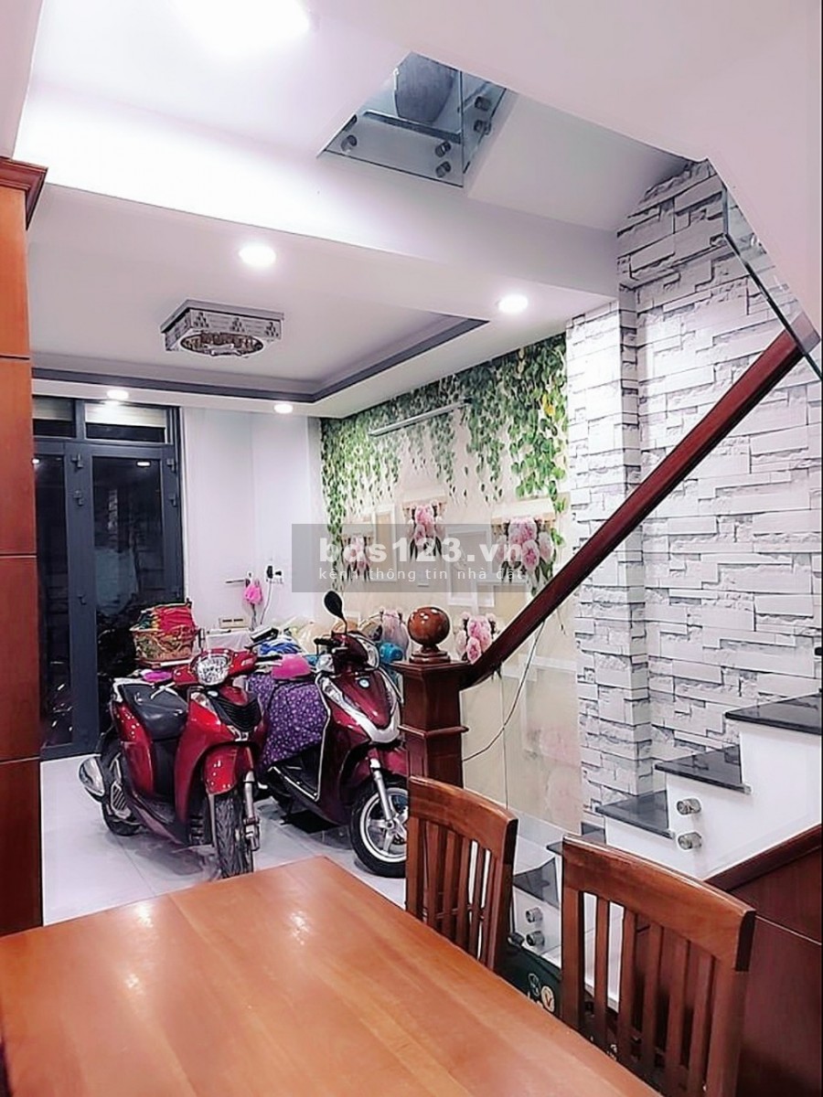 Nhà rộng nguyên căn đúc 4 tầng, xe hơi đỗ cửa cạnh Pandora Trường Chinh giá bán 6,2 tỷ