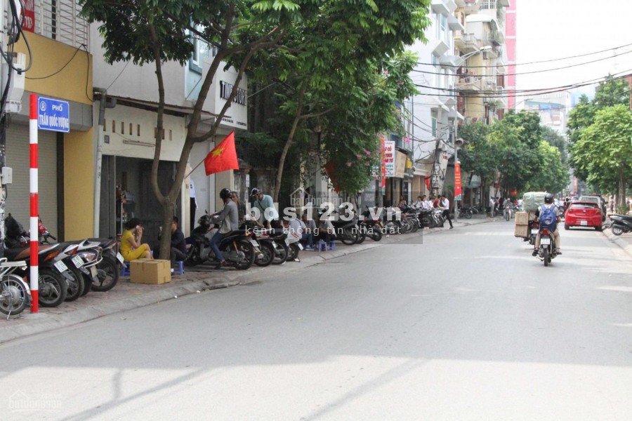 Bán nhà mp Trần Quốc Vượng, mt rộng 8.2m, 124m2, kd kính thưa các loại hàng. Giá 27 tỷ hơn.