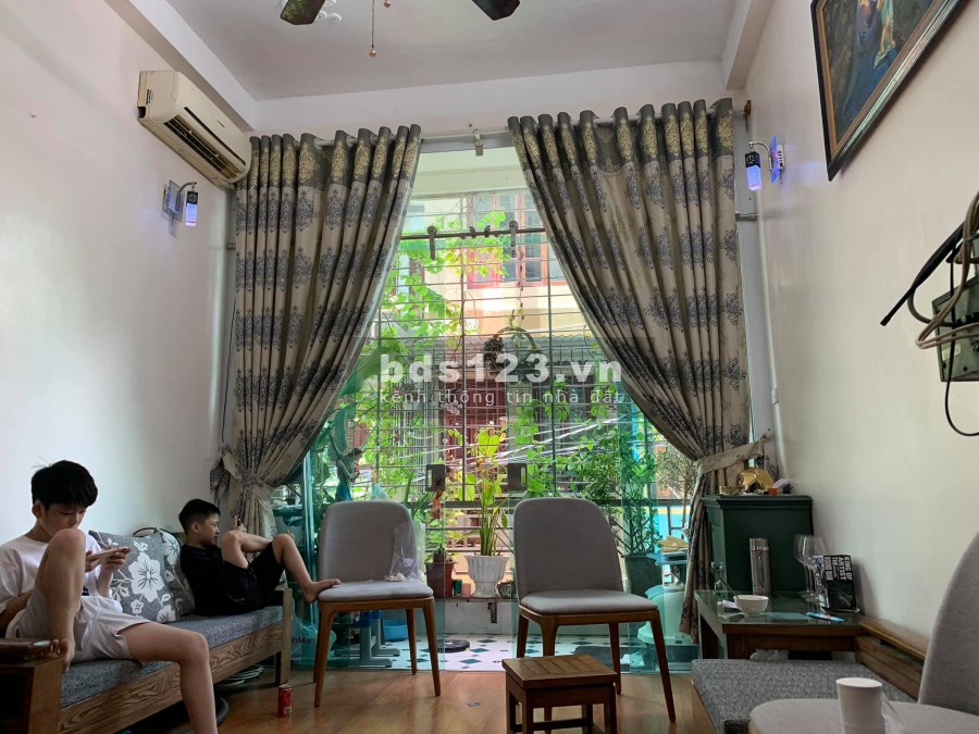 Bán nhà Quan Nhân, nhỉnh 5 tỷ xe 7 chỗ đỗ cửa. ngay cạnh Royal city buôn bán tấp nập