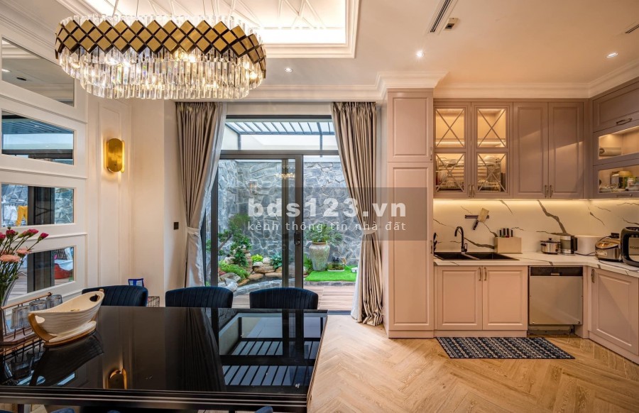 Bán nhà phố Kim Hoa vài bước ra hồ ba mẫu ngõ nông rộng dtsd 56m2, mt 5.3m, sổ sẵn
