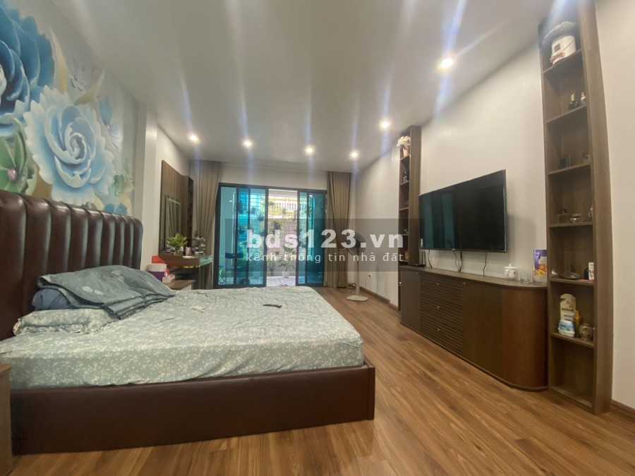 Bán nhà Thịnh Quang diện tích sử dụng 2.8 tỷ, diện tích 32m2, đúc 4 tầng, lh 0938891135