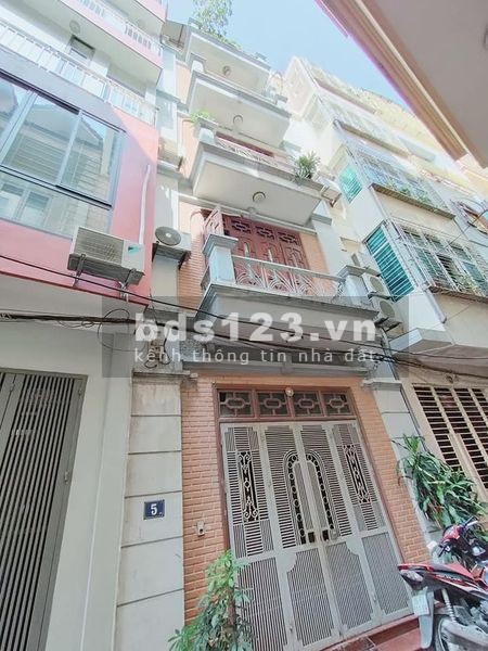 Siêu phẩm Bùi Xương Trạch Quận Thanh Xuân diện tích 40m2 5 tầng giá bán 5.4 tỷ