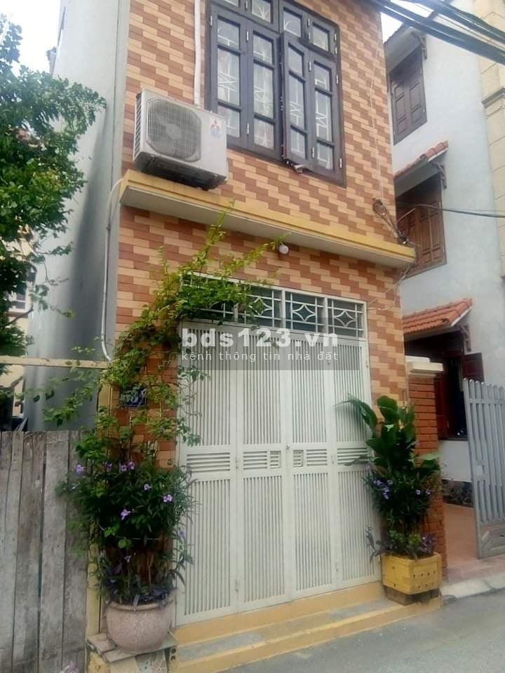 Bân nhà nguyên căn diện tích sử dụng 44m2 giá chào 2.5 tỷ mặt phố Bắc Cầu, ô tô đỗ cửa