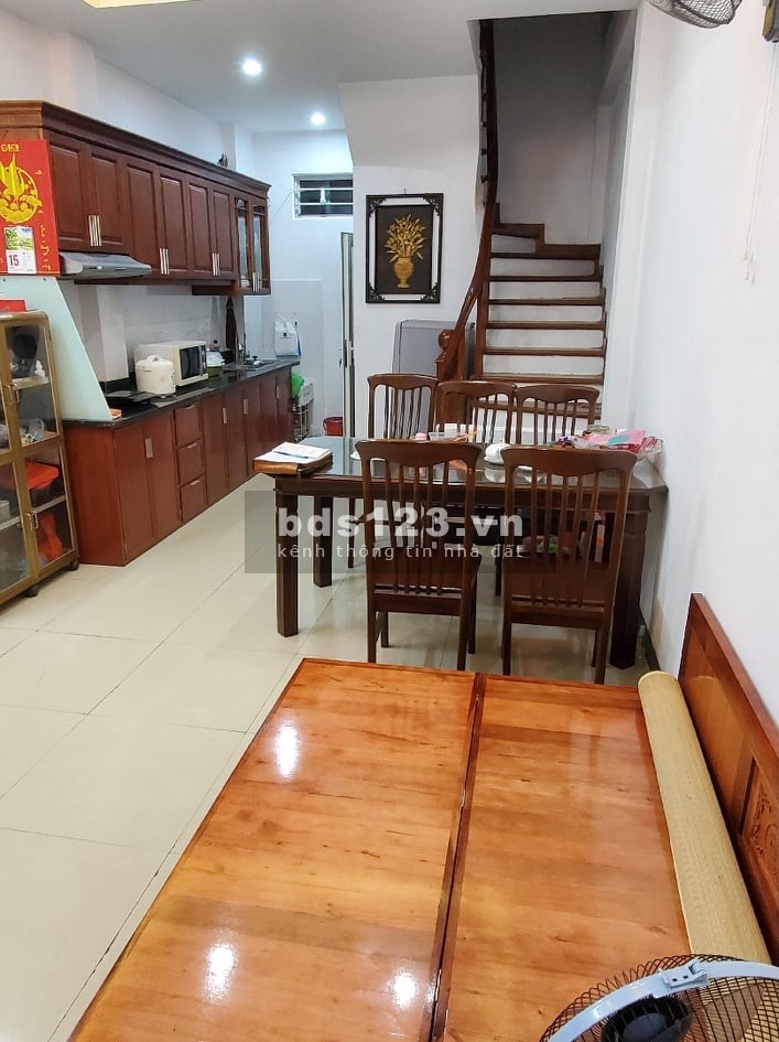 Nhà Trần Quốc Vượng dt 33m2 giá 3.25 tỷ trung tâm Cầu Giấy nhiều sinh viên tìm phòng