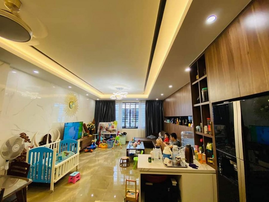 Nhà nguyên căn đẹp Trung Kính Cầu Giấy dt 72m2x5 tầng thang máy giá 22 tỷ gara ô tô