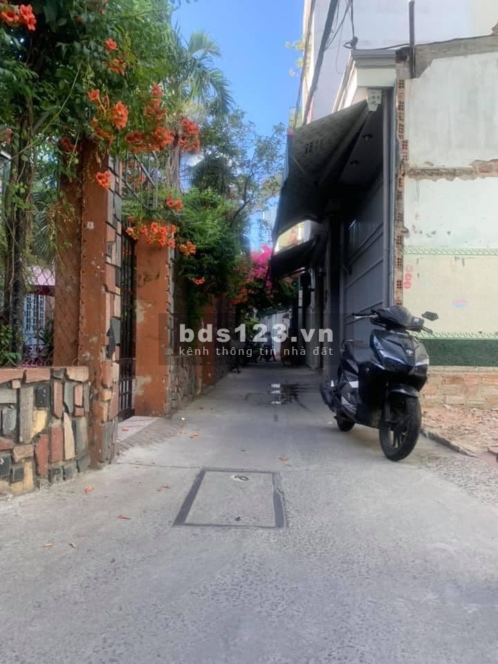 Bán đất kiệt 3M Nguyễn Hoàng ngang 6M gần kiệt oto giá tốt. Liên hệ : 0967.228.468 xem đất