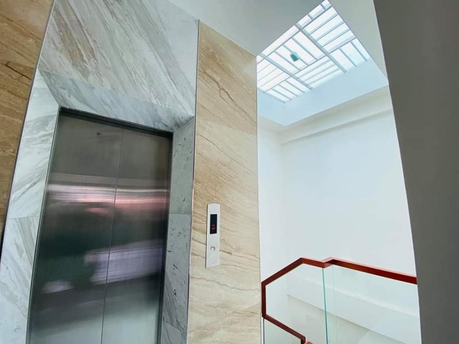 Nhà nguyên căn đẹp Trung Kính Cầu Giấy dt 72m2x5 tầng thang máy giá 22 tỷ gara ô tô