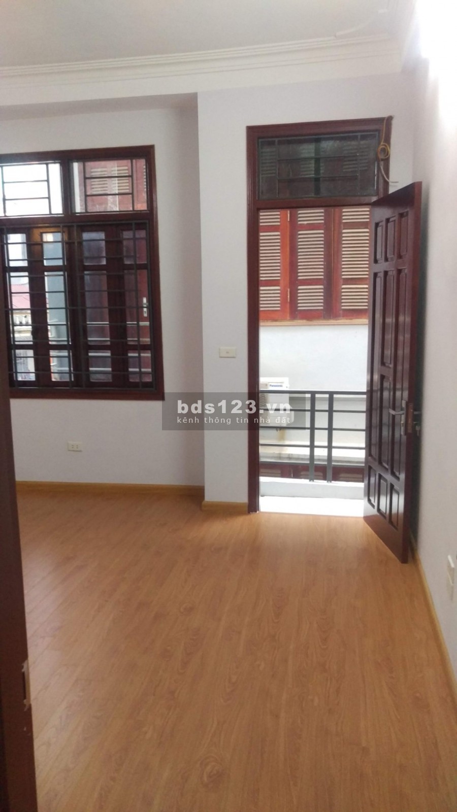 Bán nhà Cát Linh 43m2 5 tầng. Sát phố. Đẹp lung linh. Vào ở luôn. Giá 4.5 tỷ có TL
