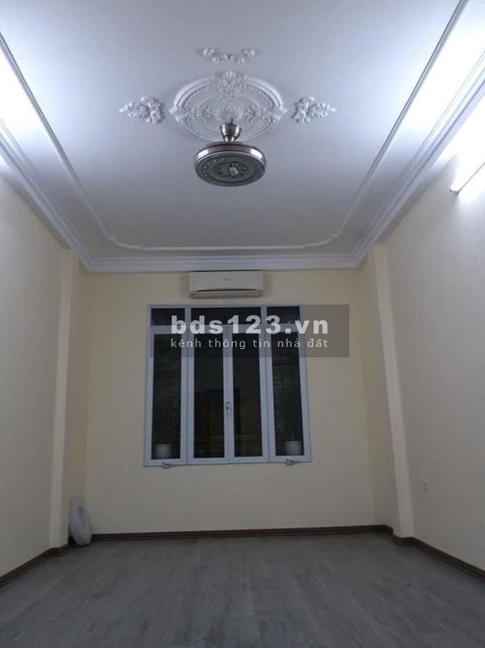Bán nhà Khâm Thiên 25m2. Nhà đẹp ở luôn. Hàng xóm mặt phố. Giá 2.35 tỷ