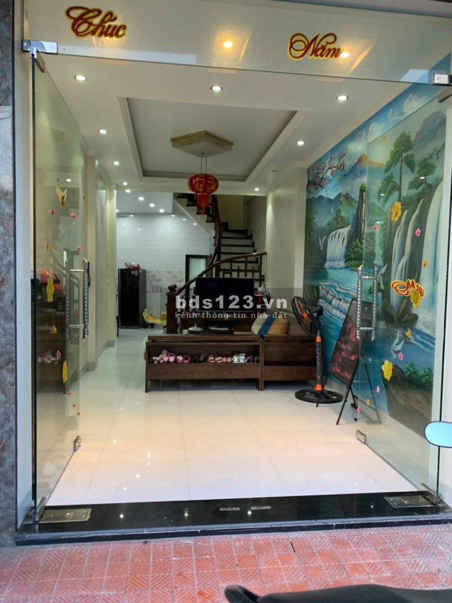 Nhà nguyên căn Bát Khối, Long Biên, dt 58m2 4 tầng, giá. 3.6 tỷ. Kinh doanh, ô ô tránh