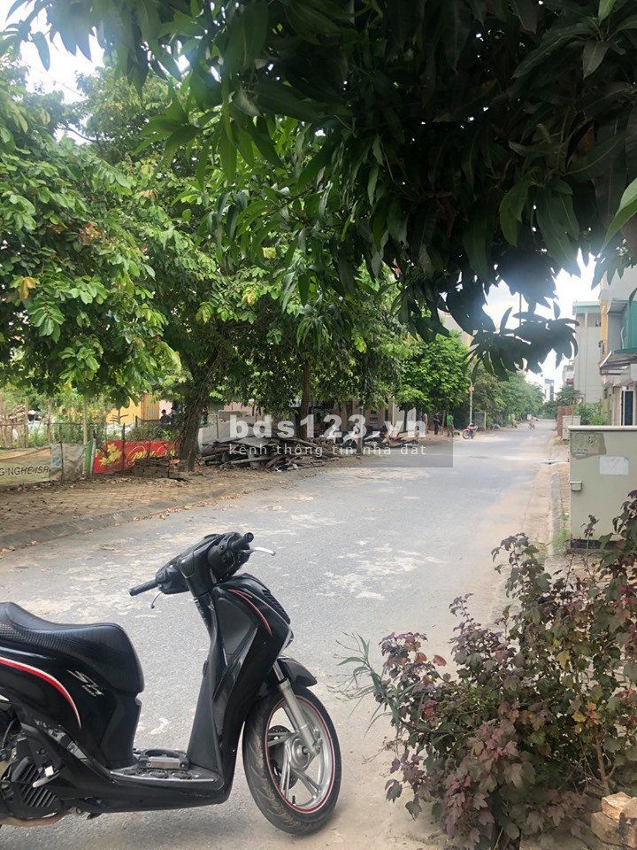 Bán đất Trâu Quỳ -Khu tái định cư View Vườn hoa dtsd 50m2 giai đoạn 1 liên hệ 0982852808
