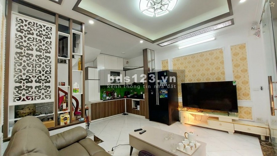 Bán nhà ngõ 381 Nguyễn Khang, Quận Cầu Giấy, dtsd 45m2 5 tầng giá 4.6 tỷ, Vào ở ngay