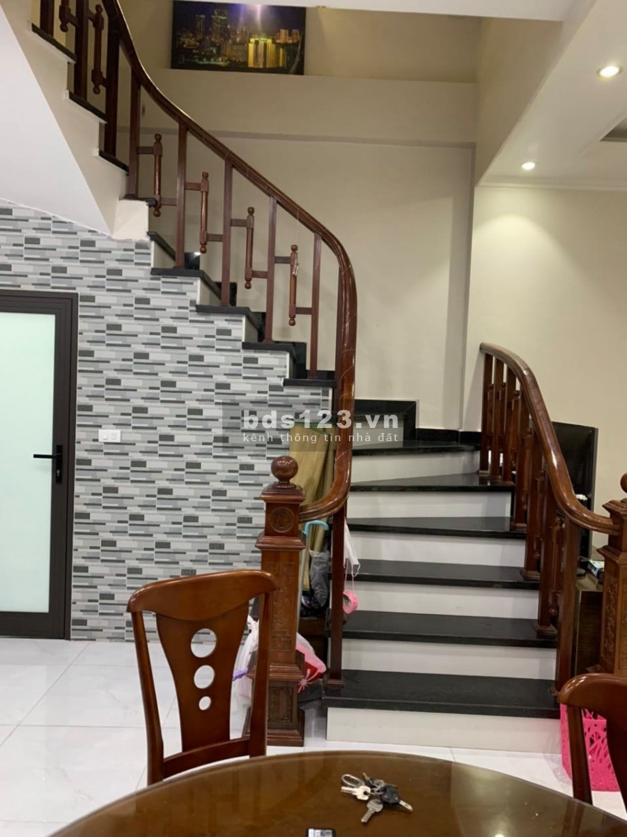 Nhà nguyên căn Bát Khối, Long Biên, dt 58m2 4 tầng, giá. 3.6 tỷ. Kinh doanh, ô ô tránh