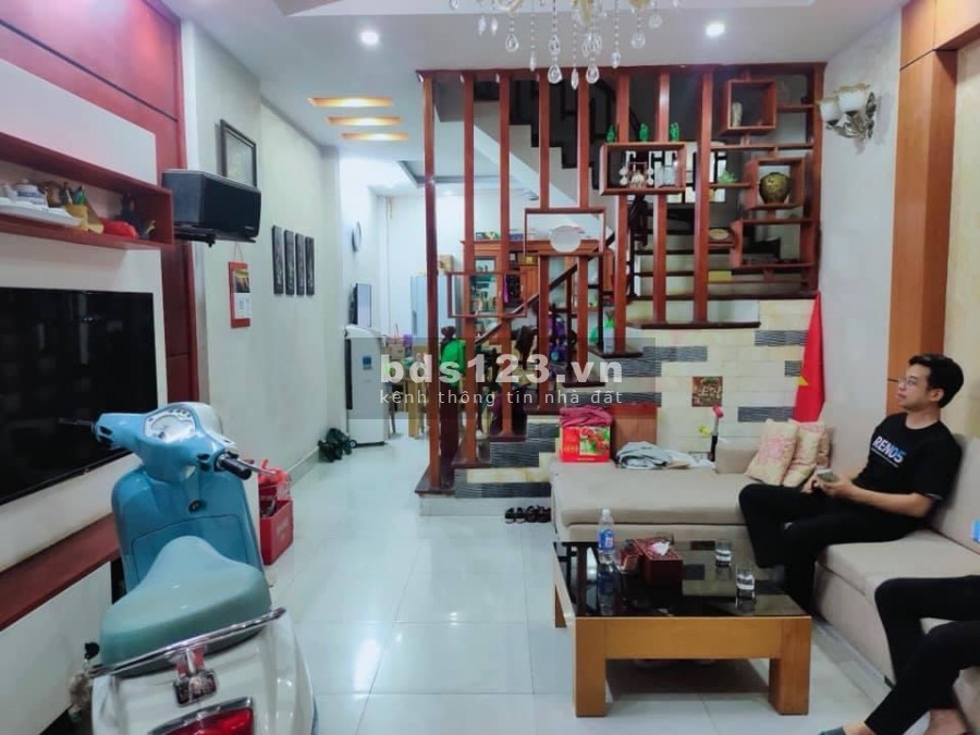 Bán nhà Kim Mã 5 tầng diện tích 48m vị trí nhà trung tâm quận ba đình.